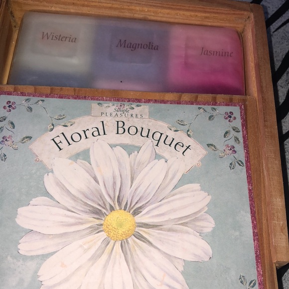 Floral Bouquet Soaps - Picture 6 of 15